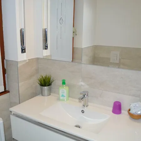 Betty's House Апартаменты Манделло-дель-Ларио